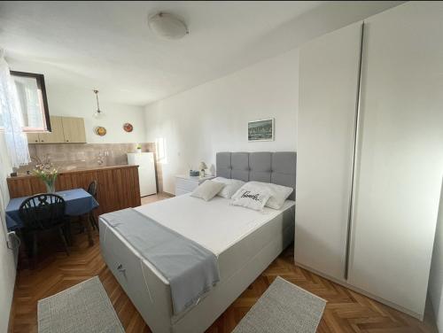Apartments by the sea Stara Novalja, Pag - 4144
