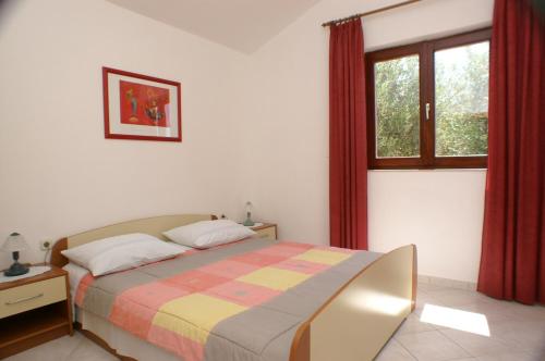Postel nebo postele na pokoji v ubytování Seaside holiday house Stara Novalja, Pag - 4152