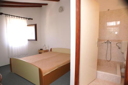Kúpeľňa v ubytovaní Apartments and rooms by the sea Zubovici, Pag - 4065