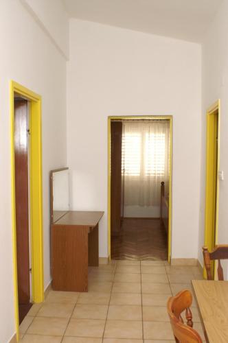 an empty room with a desk and a hallway at Apartment Grebastica 4207b in Bašelovići