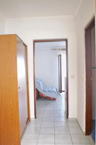 Katil atau katil-katil dalam bilik di Apartments by the sea Kustici, Pag - 4129