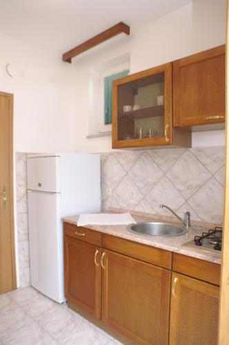 Kuchyň nebo kuchyňský kout v ubytování Apartments by the sea Zubovici, Pag - 4130