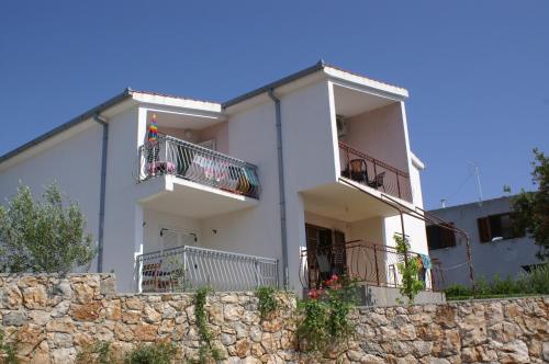 Un balcon sau o terasă la Apartments by the sea Razanj, Rogoznica - 4185