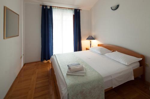 Apartments by the sea Bilo, Primosten - 4191