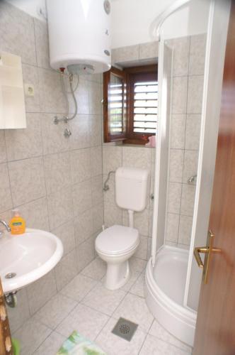 a bathroom with a toilet and a sink at Apartment Bilo 4189c in Podgreben