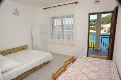a bedroom with two beds and a balcony at Apartment Bilo 4189c in Podgreben