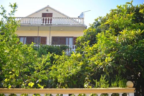 Apartments with parking spaces Vodice - 4180