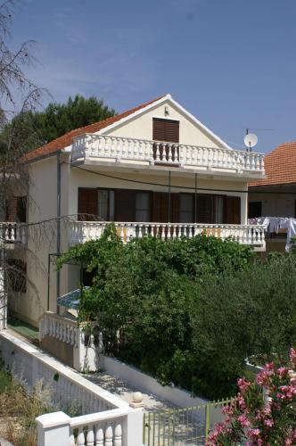 Apartments with parking space Vodice - 4180