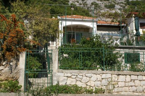 Fotografia z galérie ubytovania Seaside holiday house Pisak, Omis - 4280 v Pisaku
