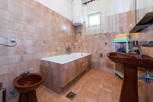 Koupelna v ubytování Apartments by the sea Bilo, Primosten - 4176