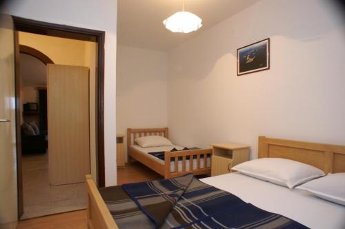 En eller flere senger på et rom på Apartments and rooms with parking space Biograd na Moru, Biograd - 4305