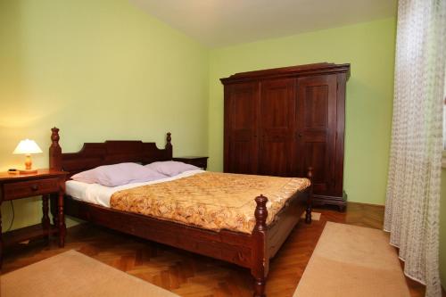Posteľ alebo postele v izbe v ubytovaní Apartments with a parking space Vinisce, Trogir - 4276