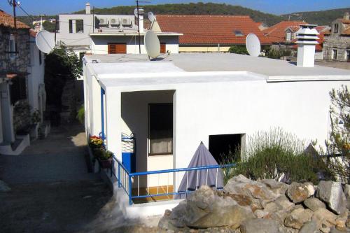 Apartments by the sea Tisno, Murter - 4298