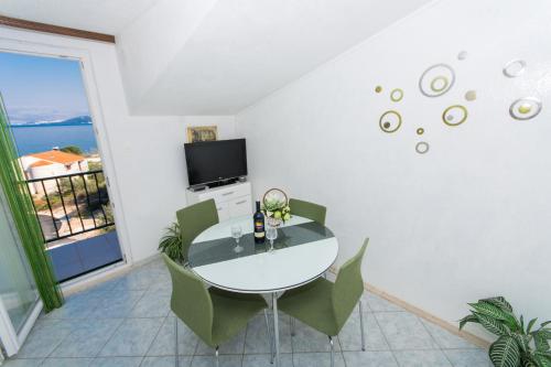 Apartment Slatine 1126b