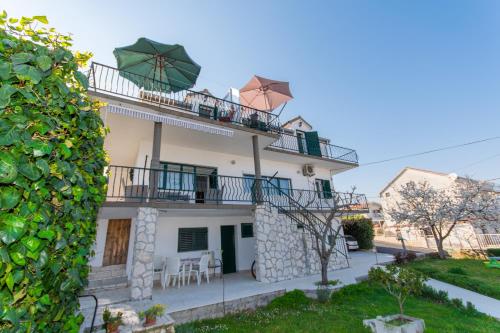 Apartments by the sea Slatine, Ciovo - 1126