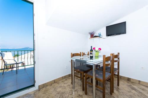 Apartments by the sea Slatine, Ciovo - 1126