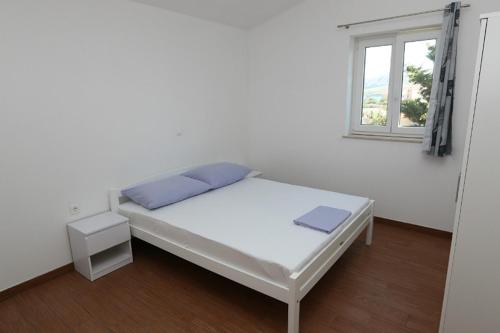 Postel nebo postele na pokoji v ubytování Apartment Kustici 4086e