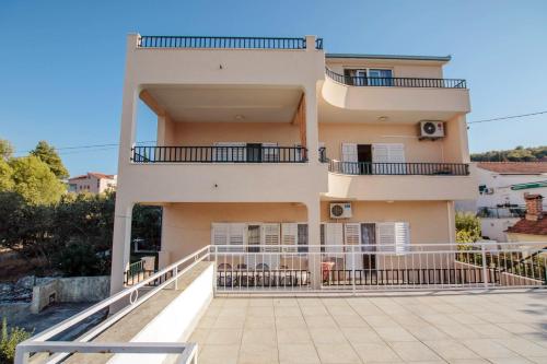 Apartment Arbanija 1122b – Photos 3