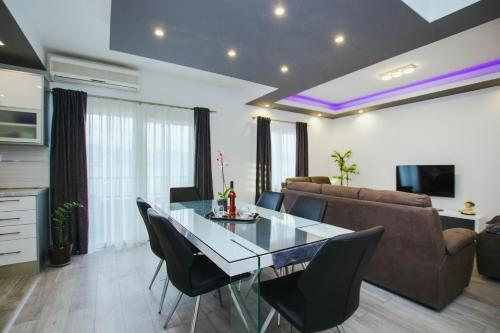 Apartment Arbanija 1122b