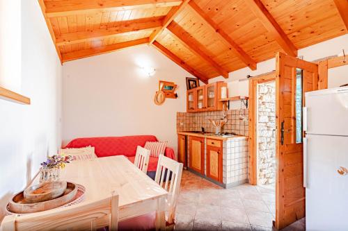Secluded house with a parking space Cove Rasohatica, Korcula - 16651
