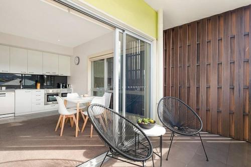 Gambar di galeri bagi Bellerive Quay - Modern Living with Yacht Club Views di Bellerive