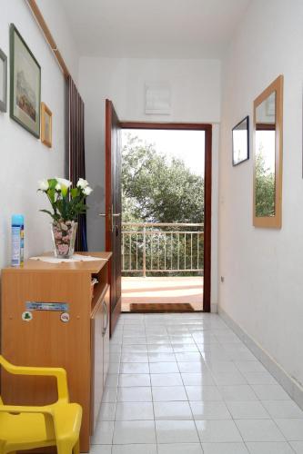 TV a/nebo společenská místnost v ubytování Seaside secluded apartments Cove Skozanje, Hvar - 4024