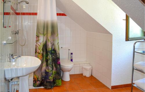 a bathroom with a sink toilet and a shower curtain at Gorgeous Apartment In Vitrac With Wifi in Vitrac