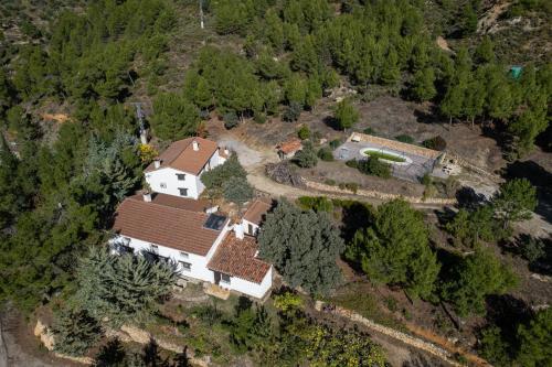 an aerial view of a house with a roof at Casas rurales Camaretas in Yeste