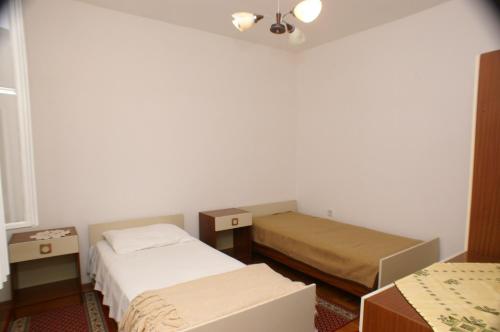 Apartments by the sea Vrgada, Biograd - 4206