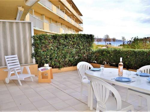 Appartement T2 avec Parking au Lavandou, Pieds dans l'Eau - FR-1-251-210