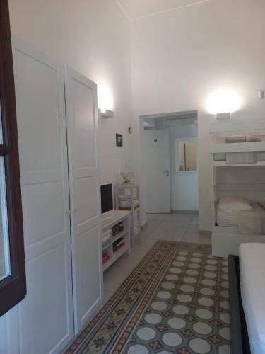 a white room with a bed and a tv at eli 's home in Vasto