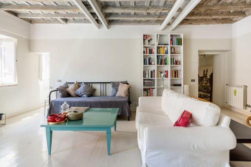 Best Authentic Apartment Monti 5 mins from Colosseum