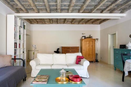 Best Authentic Apartment Monti 5 mins from Colosseum