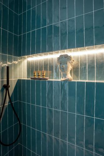 Bilik mandi di Vossia Luxury Rooms & Sicilian Living