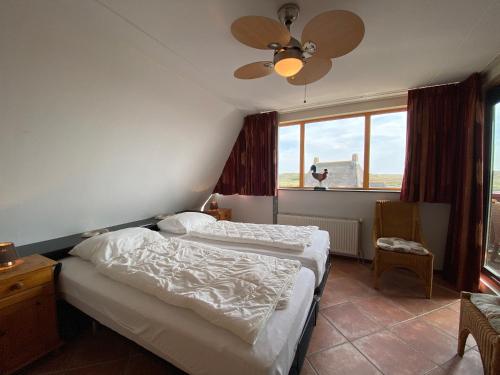 Postel nebo postele na pokoji v ubytování Callantsoger Staete A305