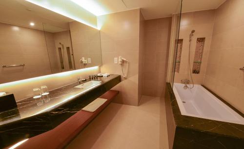 Phòng tắm tại Aristo International Hotel