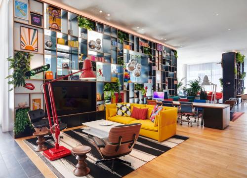 Posezení v ubytování citizenM Washington DC NoMa