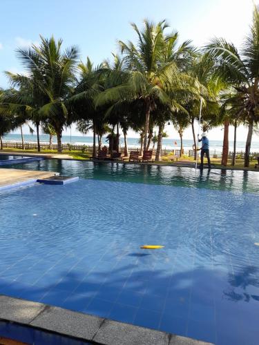 Πισίνα στο ή κοντά στο Apartment314 Oceanfront condos Nilaveli
