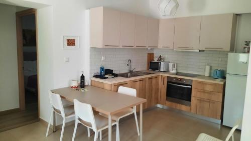 Dapur atau dapur kecil di Ismini Apartments Myrtos