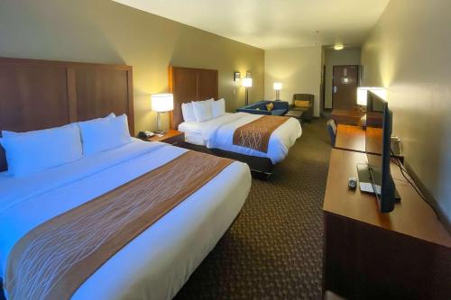 a hotel room with two beds and a television at Comfort Inn & Suites Midtown in Ruidoso