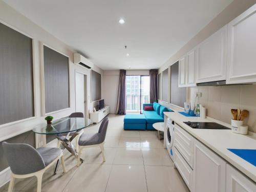Kuchyň nebo kuchyňský kout v ubytování Cozy Suite @ I-City