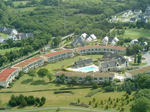 an aerial view of a large house with a pool at 2p sur le golf de La Baule 