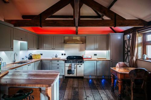 a kitchen with wooden floors and a red ceiling at South Causey Inn in Stanley
