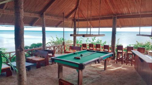 Biliár nebo kulečník v ubytování Tahanan Resort