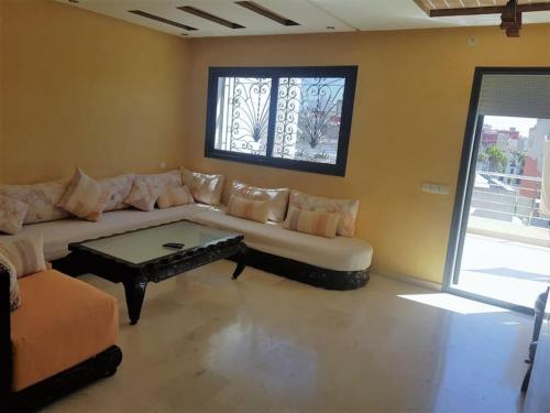 Comfy cozy appartment city center located with big balcony Bel appartement avec une grande terrasse sans vis a vis