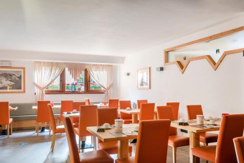 Χώρος καθιστικού στο Hotel Alpina