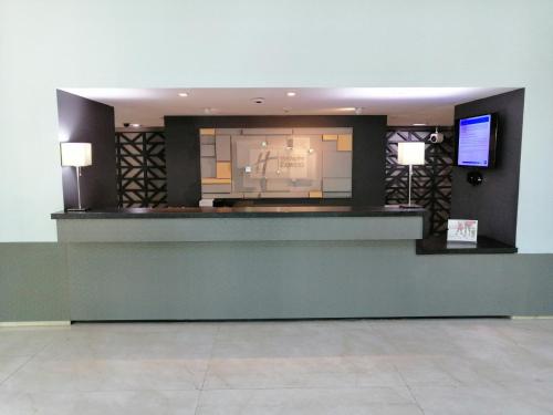 a lobby of a hotel with a reception desk at Holiday Inn Express Mexico Reforma, an IHG Hotel in Mexico City