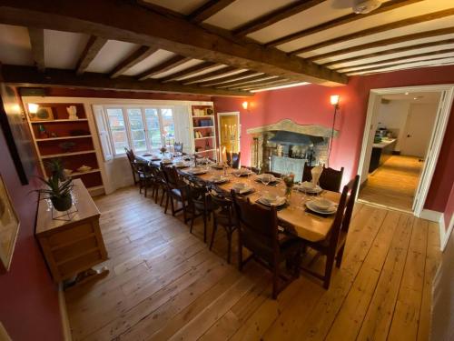 a long dining room with a long table and chairs at Warren Farm Farmhouse nr Oxford in Culham
