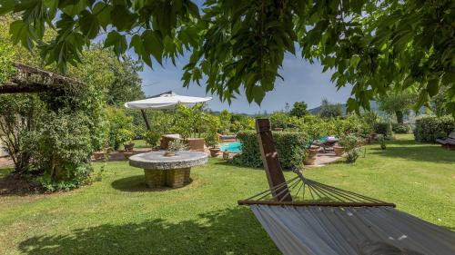 Κήπος έξω από το VILLA DUE VIGNE 8, Emma Villas
