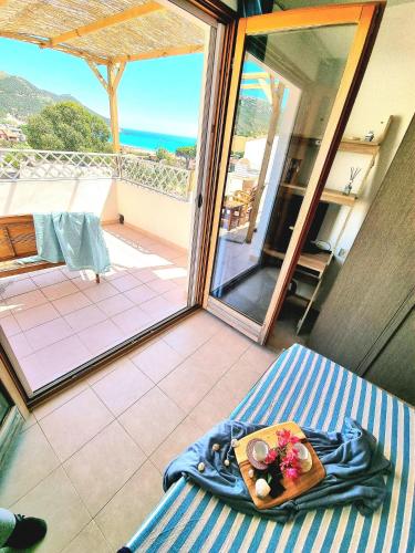 Stylish home with views 4 min walk to the beach!!